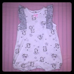 Baby girls 💕 white romper 0-3 months size